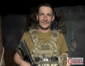 Портрет загиблого солдата Віталія Вітринського у військовій формі та спорядженні