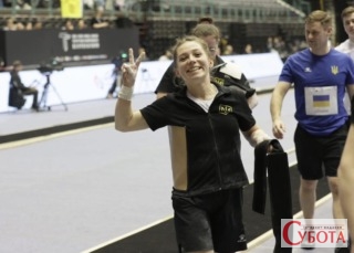 Катерина Шевчук святкує бронзову медаль на Чемпіонаті світу-2026 з перетягування канату