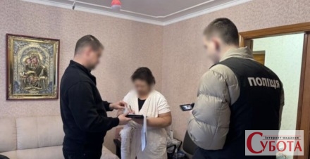 Поліція проводить обшук у квартирі фігуранта справи про розкрадання медичних коштів