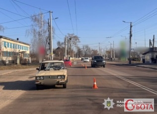 Автомобіль ВАЗ після ДТП на вулиці Покровській у Житомирі