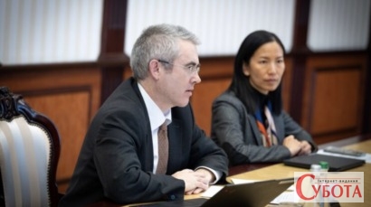 Голова місії МВФ Гевін Грей під час переговорів з представниками української влади у Києві