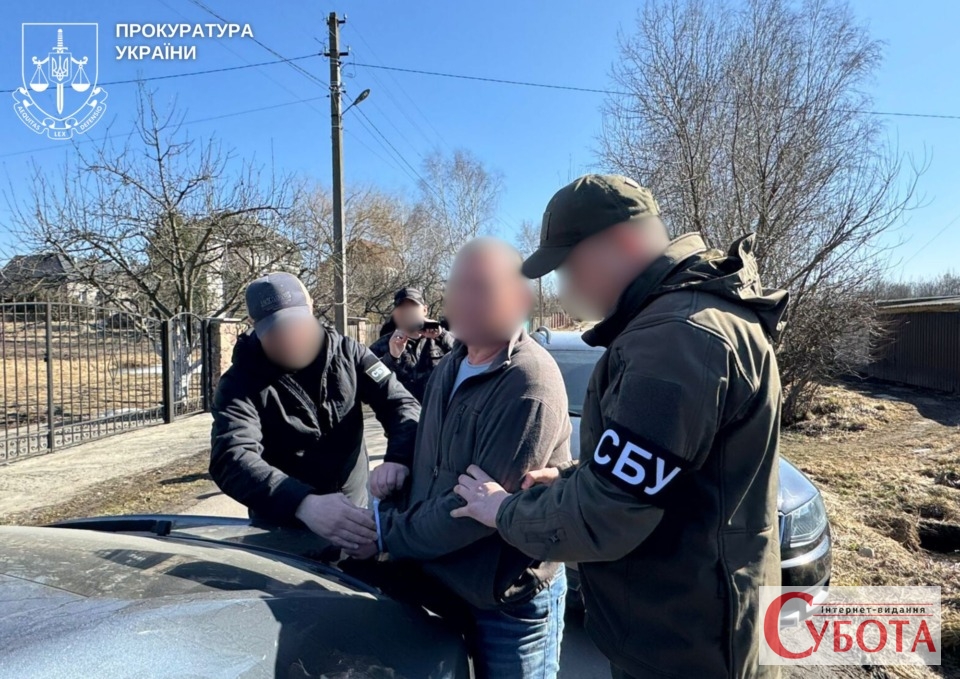 Працівники СБУ затримують підозрюваного у торгівлі зброєю на Житомирщині