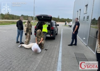 Спецпризначенці затримують підозрюваного у вимаганні грошей на Житомирщині
