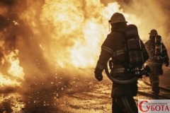 Вогнеборці ДСНС ліквідують масштабну нічну пожежу"