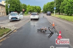Наслідки ДТП у Бердичеві, де автомобіль Ford Focus збив велосипедистку
