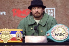 Олександр Усик на пресконференції з чемпіонськими поясами The Ring та WBC