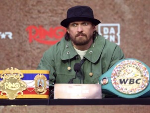Олександр Усик на пресконференції з чемпіонськими поясами The Ring та WBC