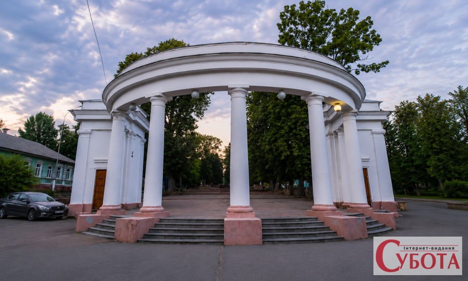 У Шодуарівському парку Житомира оновлять вхідну колонаду