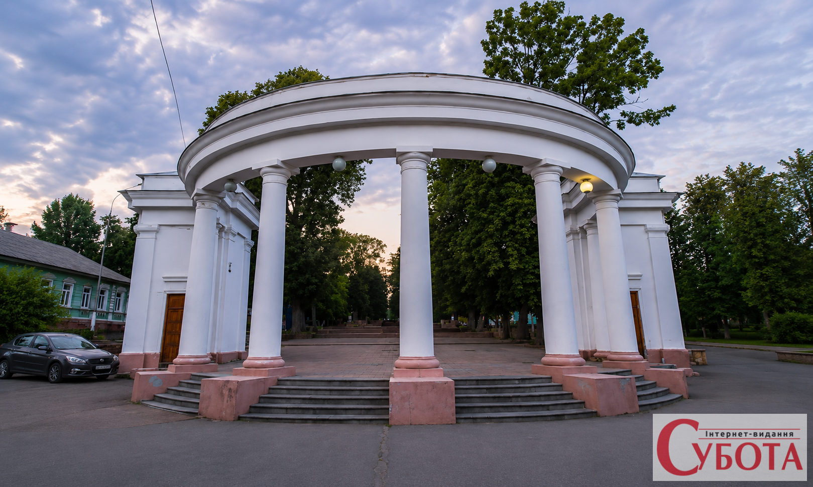 У Шодуарівському парку Житомира оновлять вхідну колонаду
