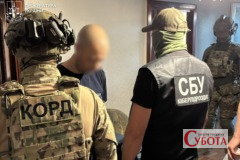 Правоохоронці під час слідчих дій у справі про реєстрацію Starlink на Житомирщині