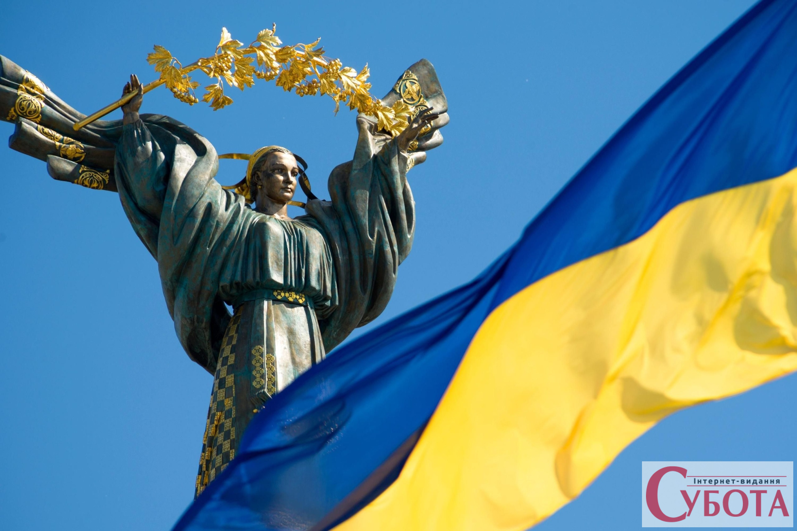 ПФУ виплачує допомогу до Дня Незалежності: які суми передбачені у 2026 році