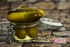 Чому вибухають банки з огірками