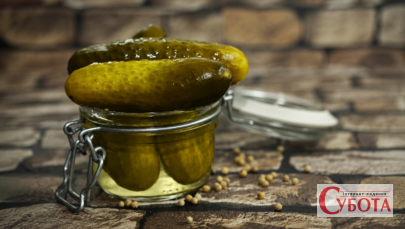 Чому вибухають банки з огірками