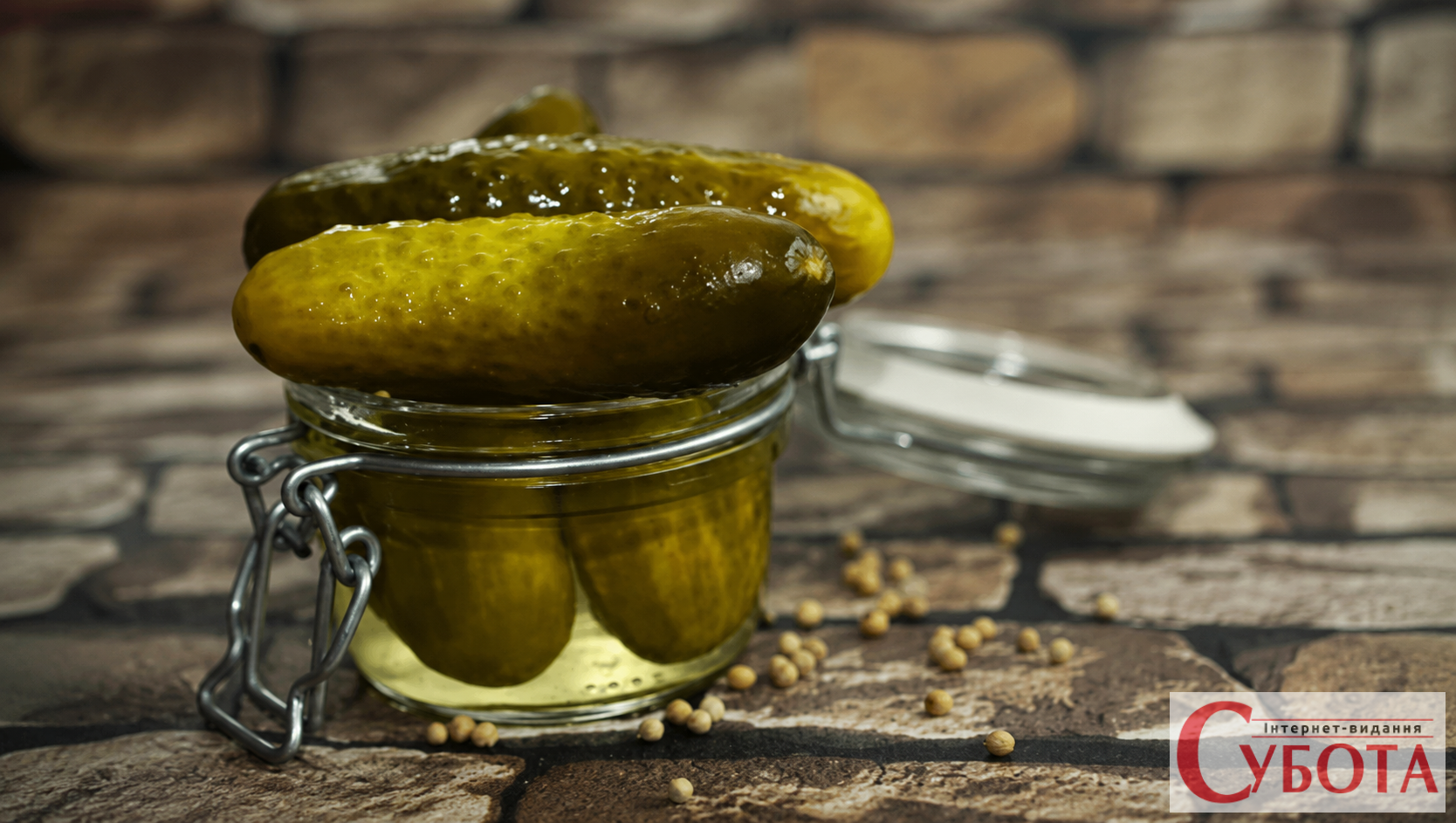 Чому вибухають банки з огірками