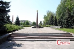 Соборний майдан у Радомишлі, де планують реконструкцію будівлі під житло для ВПО
