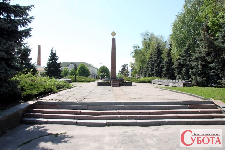 Соборний майдан у Радомишлі, де планують реконструкцію будівлі під житло для ВПО