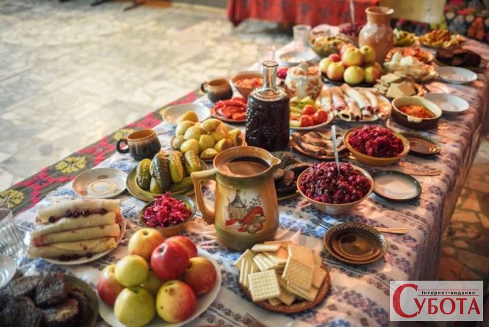 1548392 rizdvo skilki dovedetsya vitratiti na svyatkoviy stil