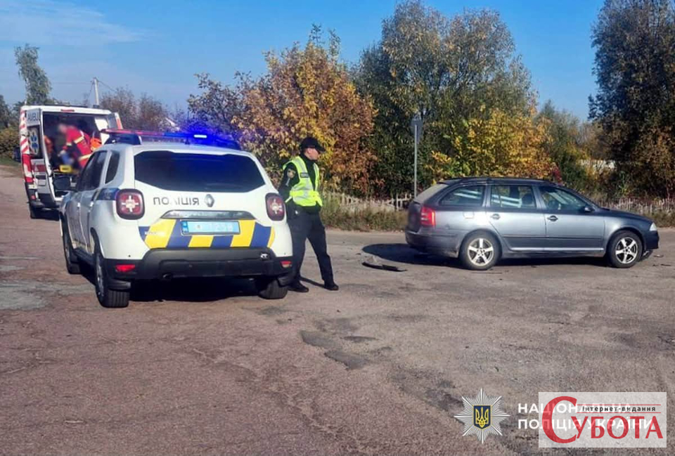 На Житомирщині Skoda зіштовхнулась з мотоциклом: травмований 79-річний чоловік — фото 1
