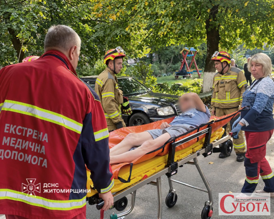 З квартири долинали крики про допомогу: у Житомирі рятувальники допомогли літньому чоловіку — фото 2