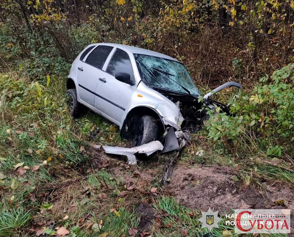На трасі Житомирщини Lada зіткнулася із зустрічною вантажівкою: водій у лікарні