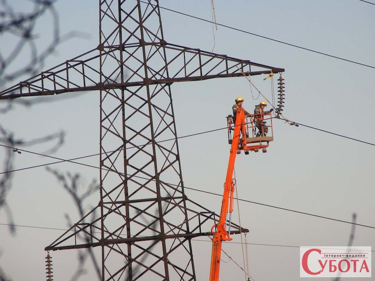 Electricity pylon in Ukraine 01
