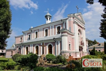 Костел Святої Варвари в Бердичеві, де греко-католицька громада проводила богослужіння з 1994 року