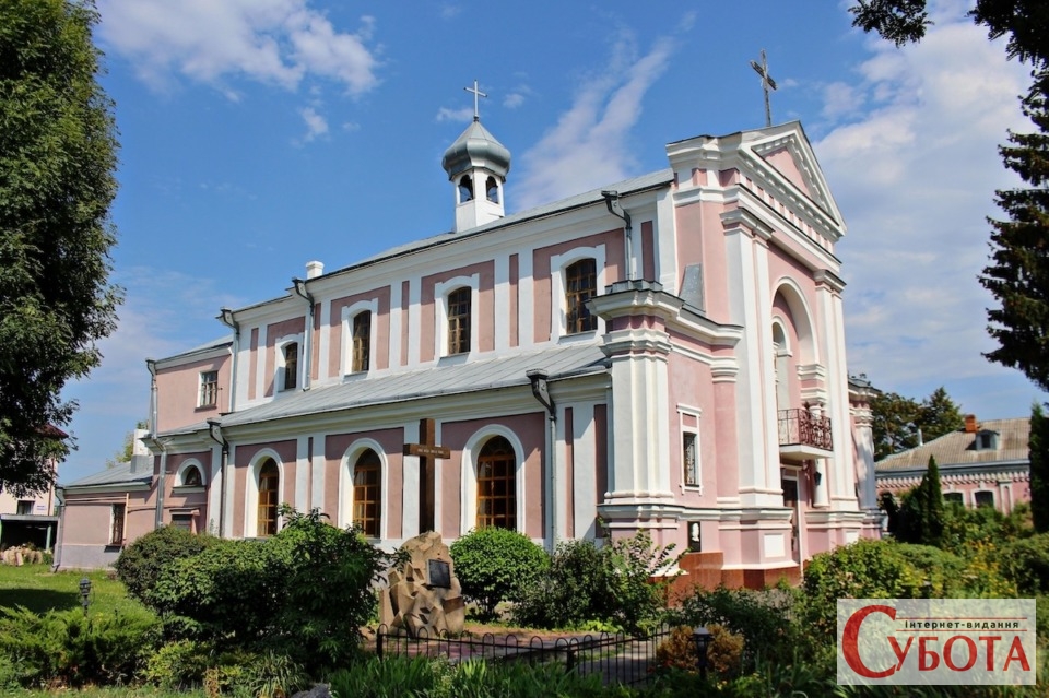 Костел Святої Варвари в Бердичеві, де греко-католицька громада проводила богослужіння з 1994 року