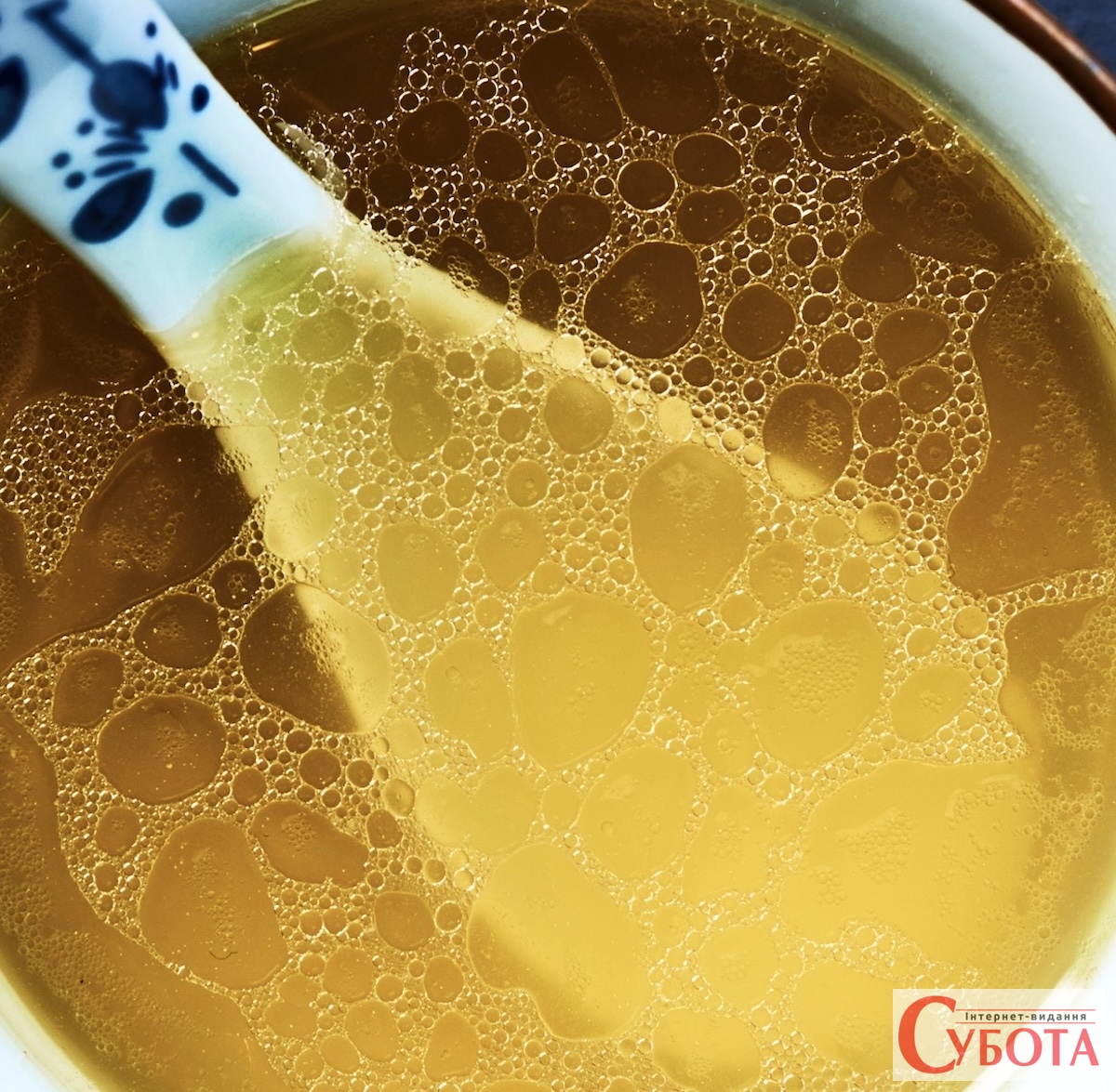 Не морква і не селера: несподіваний продукт, який додають у домашній бульйон