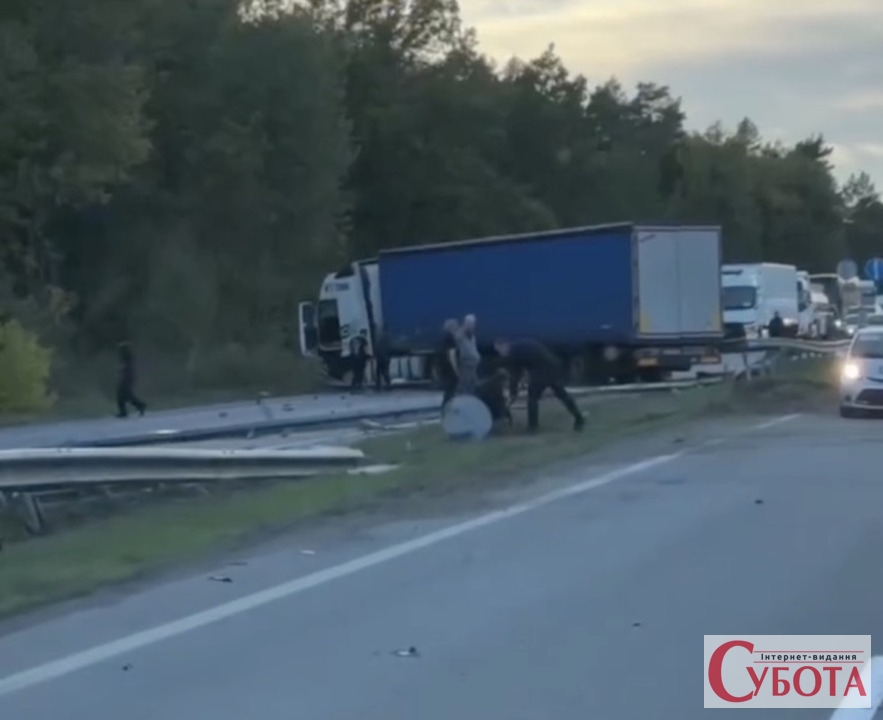 ДТП з фурою на дорозі зі Звягеля у напрямку Житомира