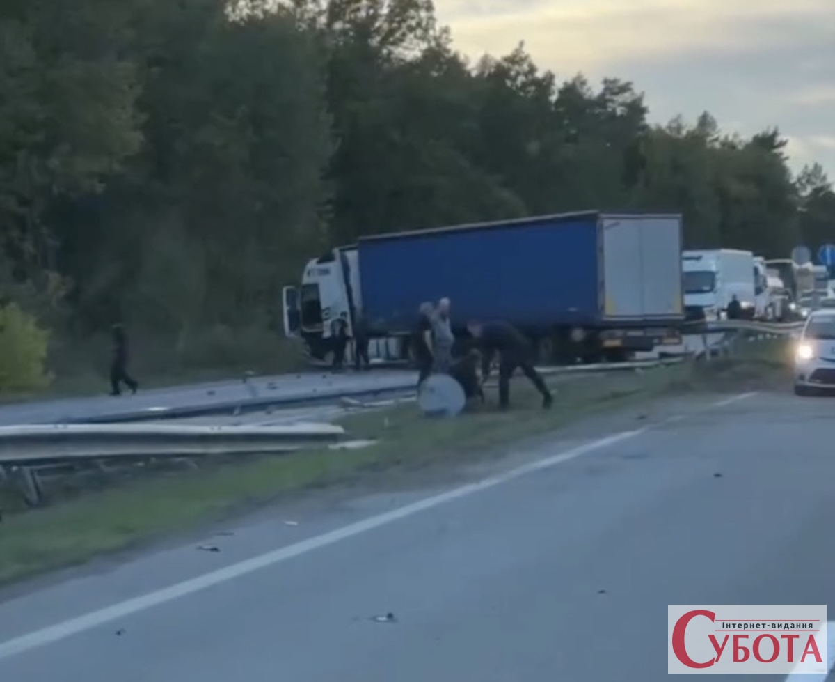 ДТП з фурою на дорозі зі Звягеля у напрямку Житомира
