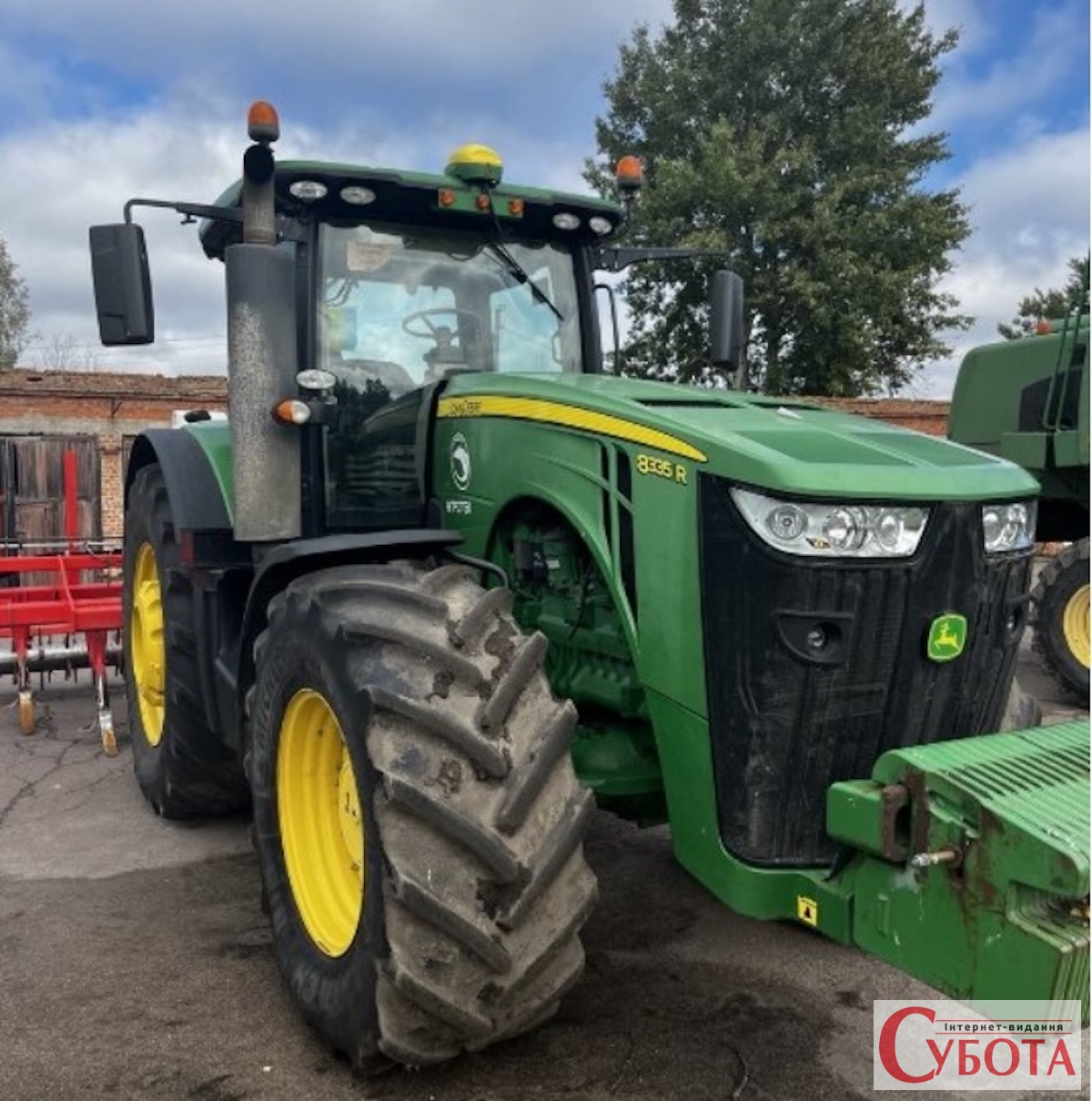 У Коростенському районі виставили на аукціон арештований трактор John Deere за 11,96 млн грн