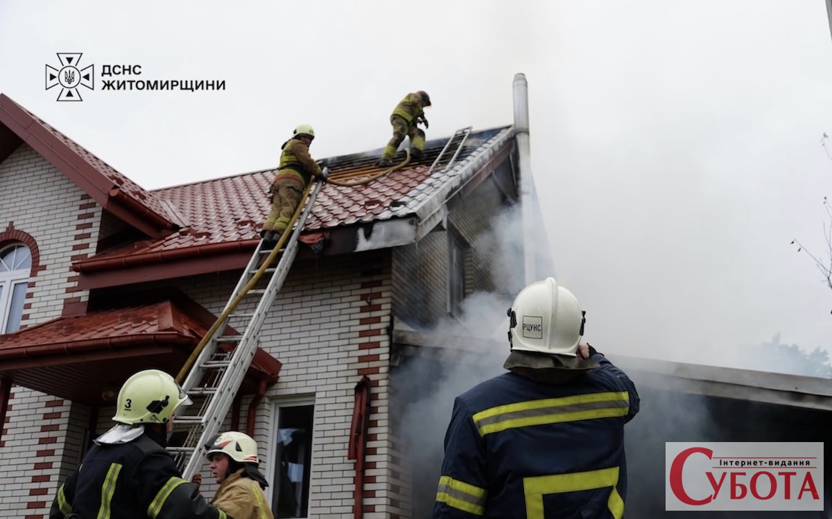 Генератор у сараї міг спричинити пожежу на 200 м² у Житомирі: вогонь дістався даху будинку