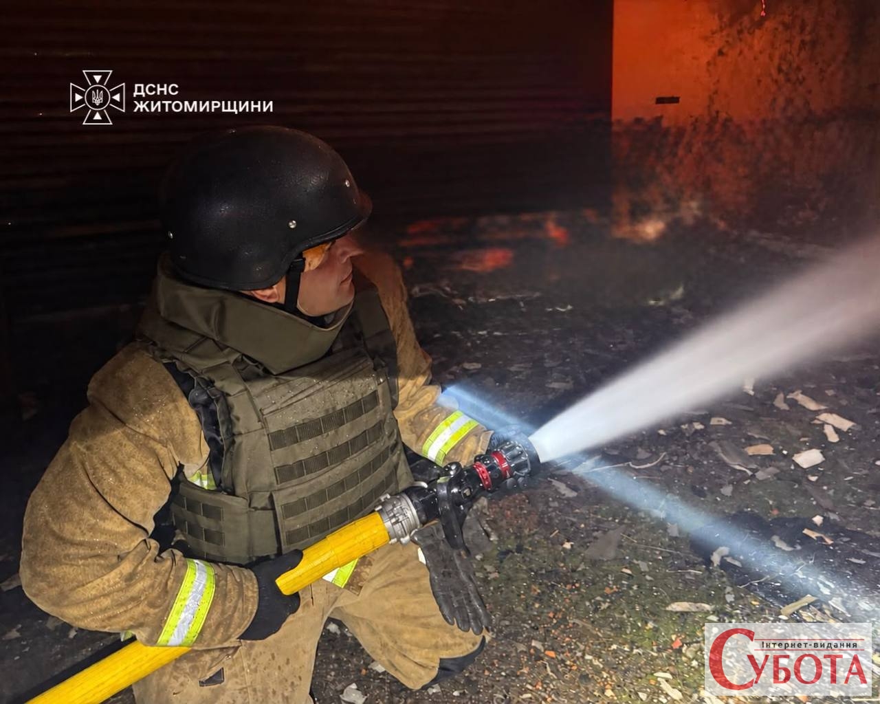 Росія масовано атакувала Житомирщину БпЛА: пошкоджено енергетику, підприємство та житлові будинки — фото 2
