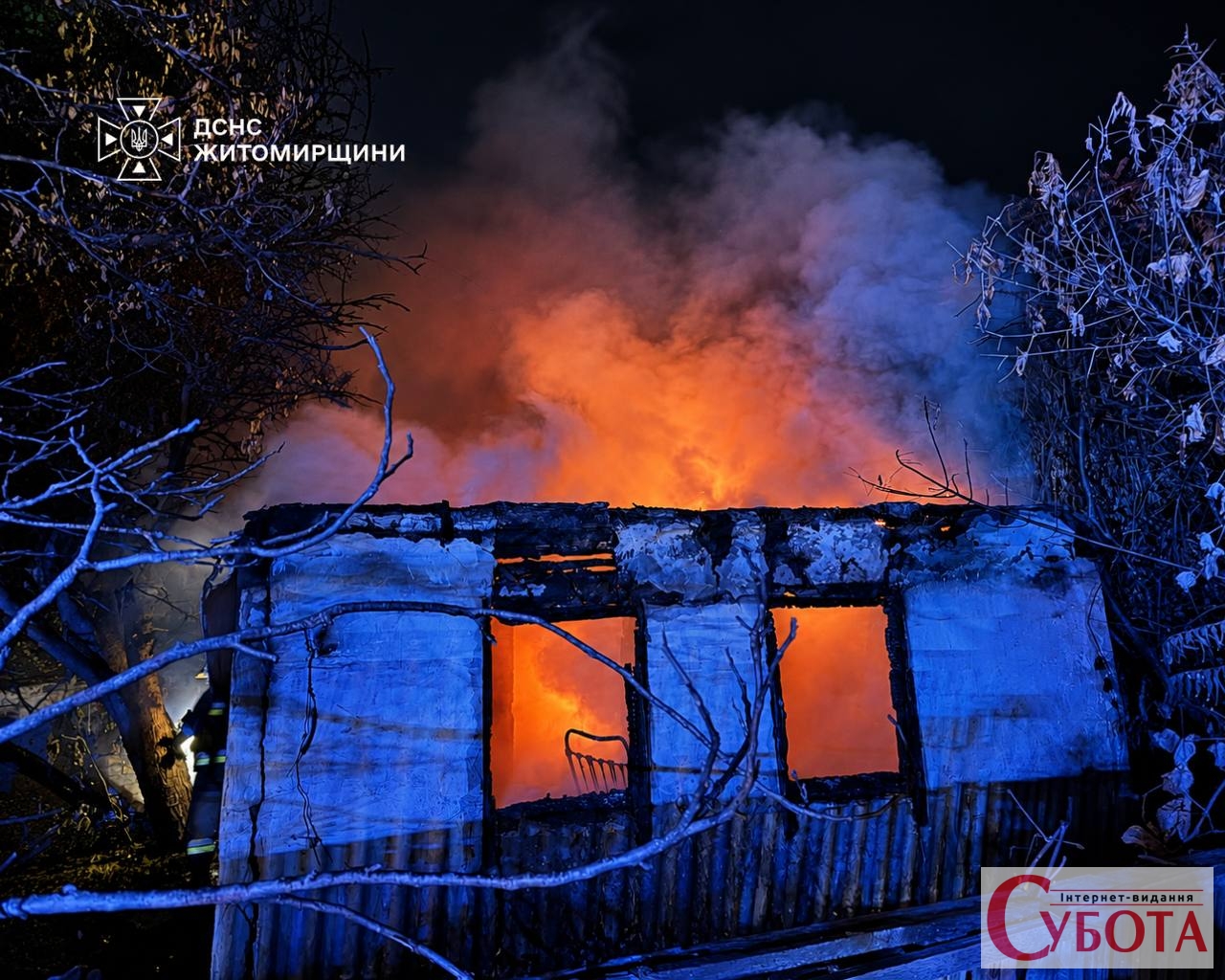 52-річну жінку знайшли мертвою в коридорі — на Житомирщині згорів житловий будинок